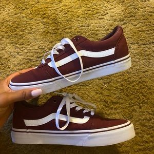 Burgundy Vans size 8.5 barely worn women’s shoe